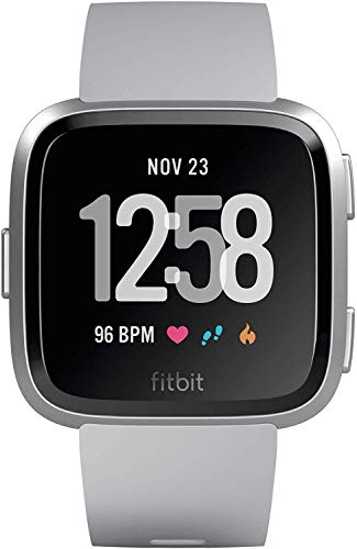 Fitbit Versa con Rilevazione del Battito Cardiaco, oltre 4 Giorni di Autonomia della Batteria, Resistente All'acqua, Grigio