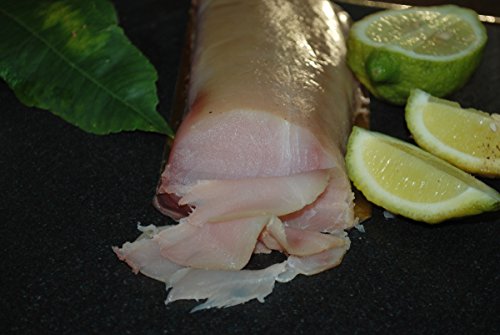Pesce spada affumicato a freddo. 1 kg. Lavorato e prodotto da Pino Spanu. Artista bottargaio di Tharros Pesca, grande affumicatore della laguna di Cabras